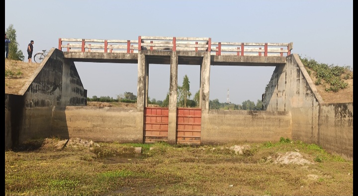 নহনা খাল থেকে তোলা