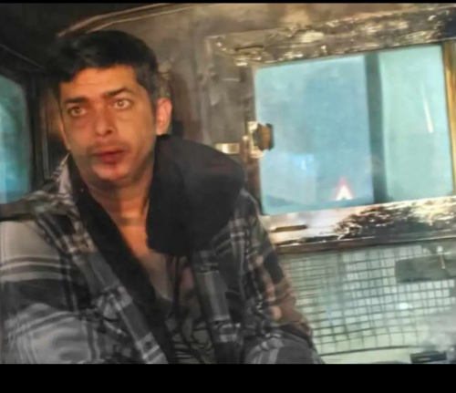 পুলিশ ভেন থেকে তোলা