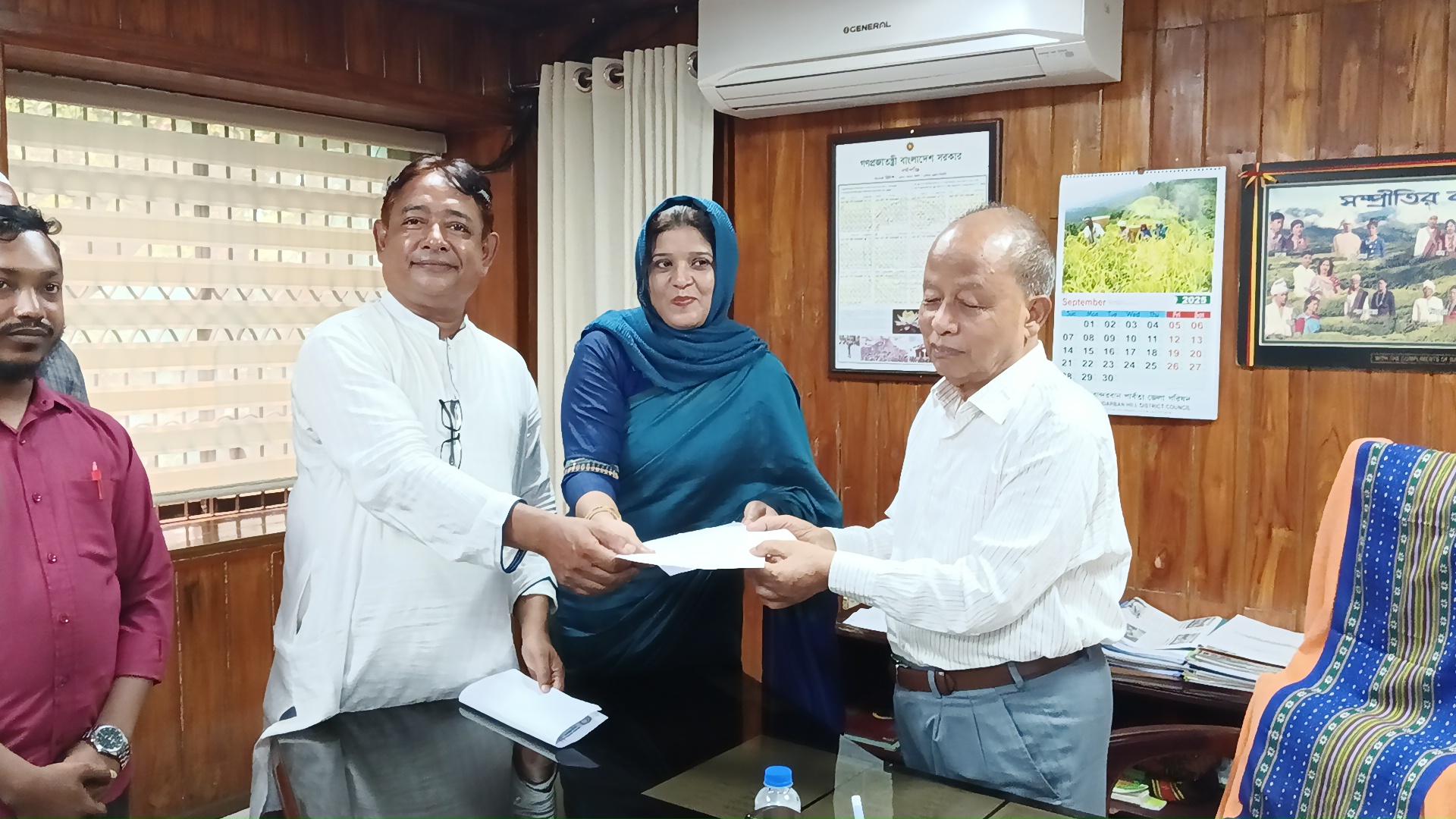 বান্দরবানে রেড ক্রিসেন্ট সোসাইটির ২ সদস্যের পদত্যাগ