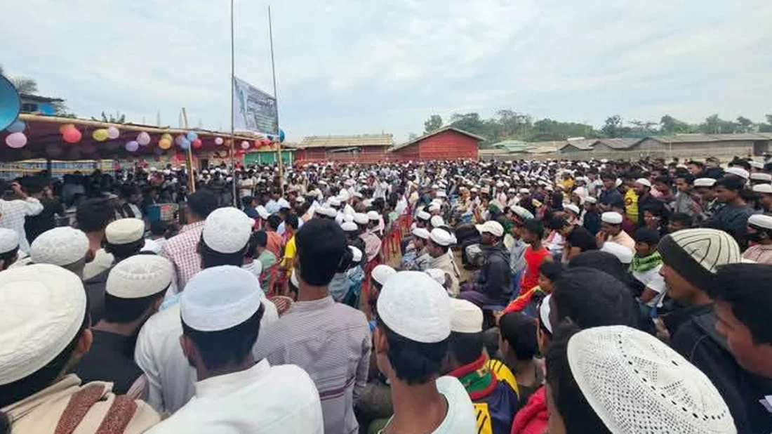 রোহিঙ্গা শিক্ষক ও শিক্ষার্থীদের সাথে আরকান রোহিঙ্গা ইয়্যুথ ফোরামের উদ্যোগে আয়োজিত সমাবেশ।