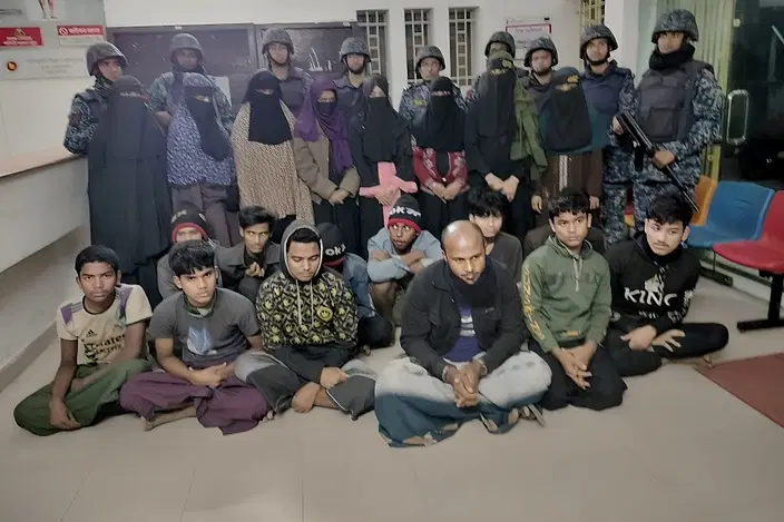 সাগরপথে মালয়েশিয়া পাচারের সময় উদ্ধার হওয়া লোকজন