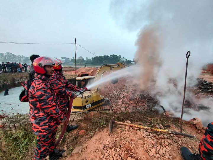 ইট ভাটায়২ লক্ষ  টাকা জরিমানা