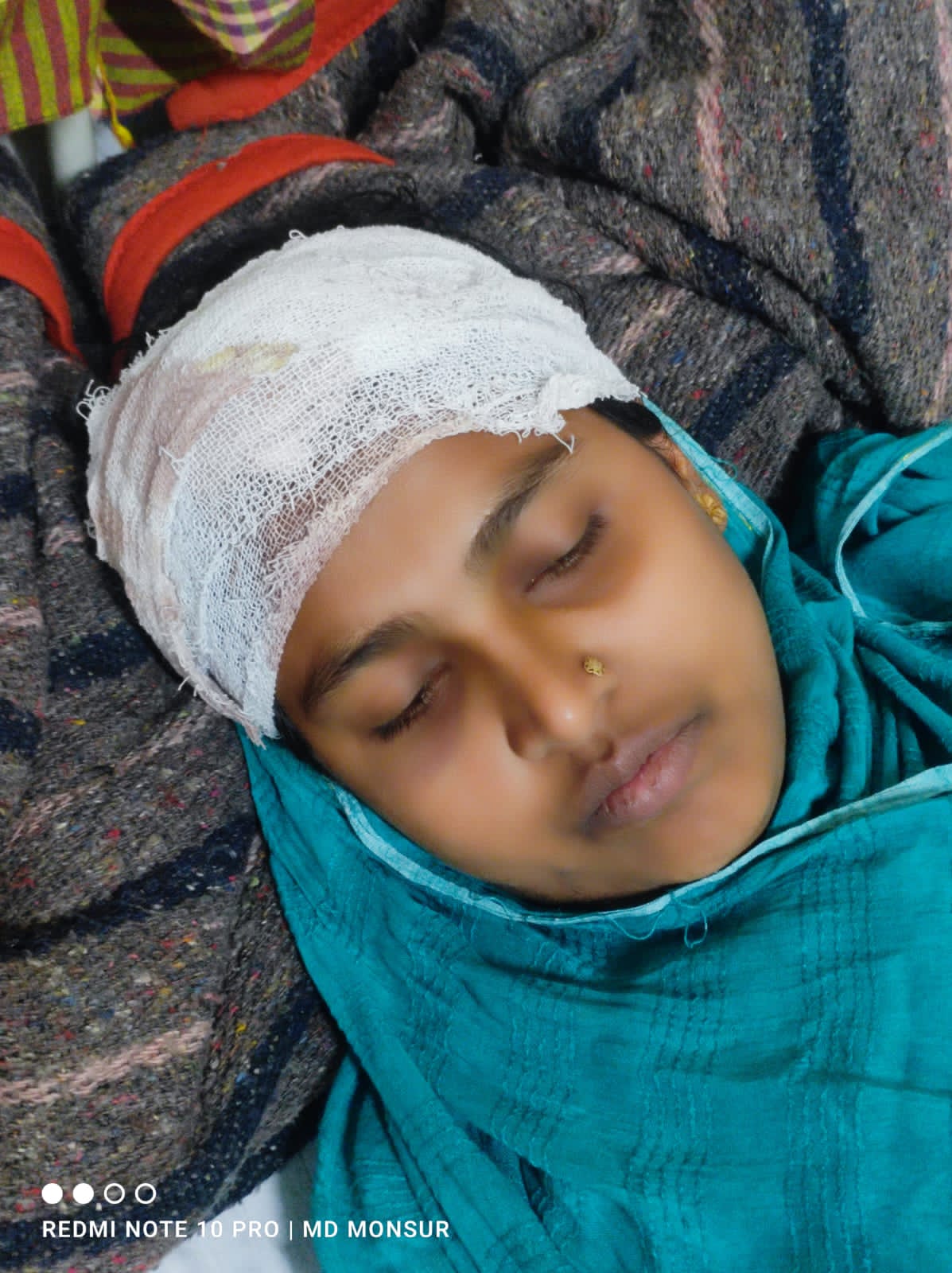 বান্দরবানের সুয়ালকে স্বামী স্ত্রী কে কুপিয়ে জখম