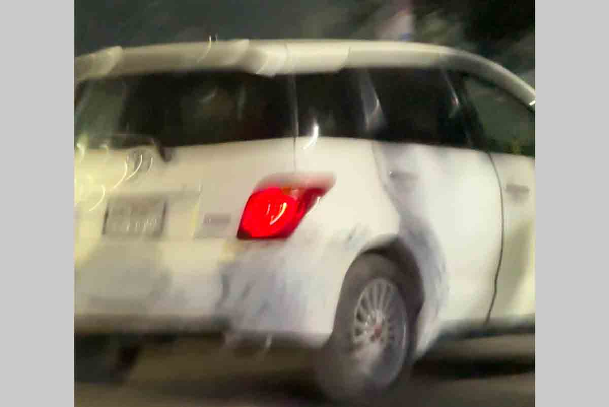 মাঝরাতে ঢাকার রাস্তায় কয়েকজন ছিনতাইকারীর মুখোমুখি হয়েছেন সংগীতশিল্পী তসরিফ খান। তবে কবলে পড়েননি গায়ক। বরং তিনি এগিয়ে আসায় ছিনতাইকারীদের কবল থেকে উদ্ধার হয়েছেন এক ব্যক্তি। সামাজিক যোগাযোগ মাধ্যমে ঘটনার বিস্তারিত জানিয়েছেন তাসরিফ।
